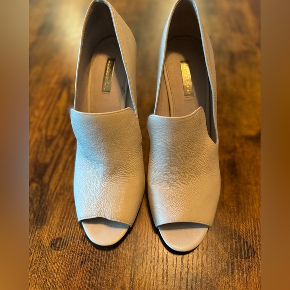 Louise et Cie Lo-Hallett bone white Leather Heels with silver accents - Picture 5 of 7